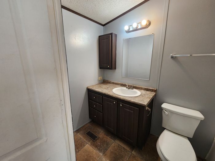 Eagles MHP - Unit 23 - Bathroom