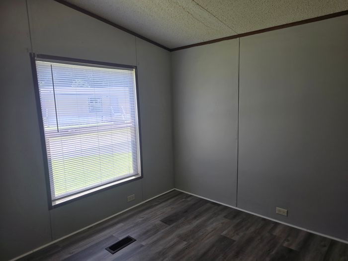 Lafayette Park MHP - Unit 218 - Interior