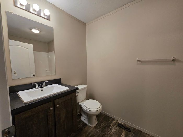 Madison MHC - Unit CV19 - Bathroom