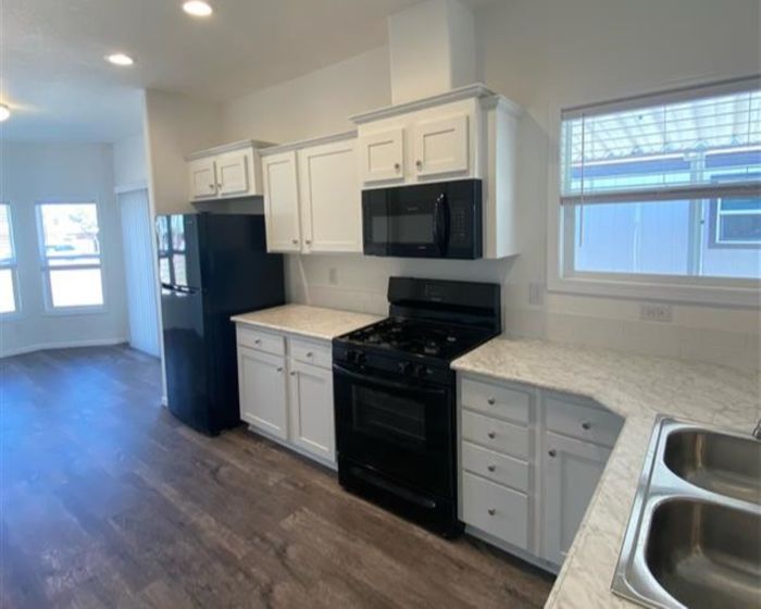Grand Missouri - Unit 203 - Kitchen