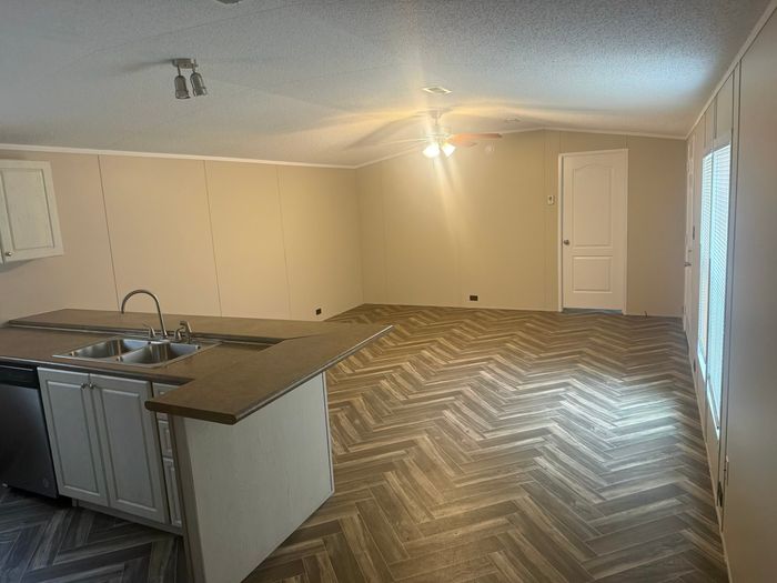 Rolling Hills MHP - Unit 20 - Interior