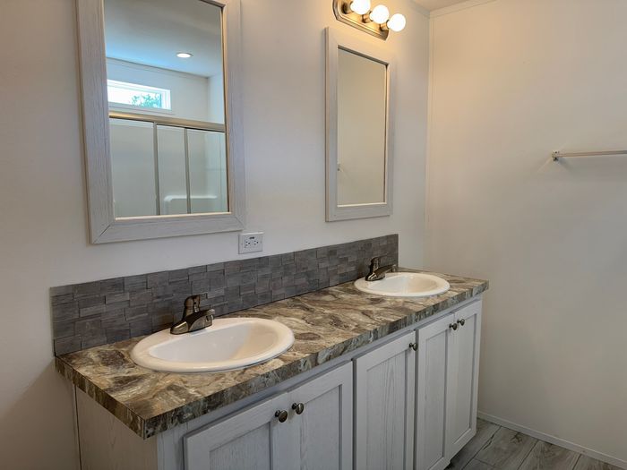 Lakewood Village MHC and RV Resort - Unit 98 - Bathroom