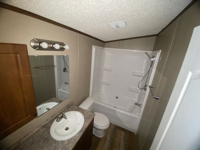 Sunnyvale Estates MHP - Unit 157 - Bathroom