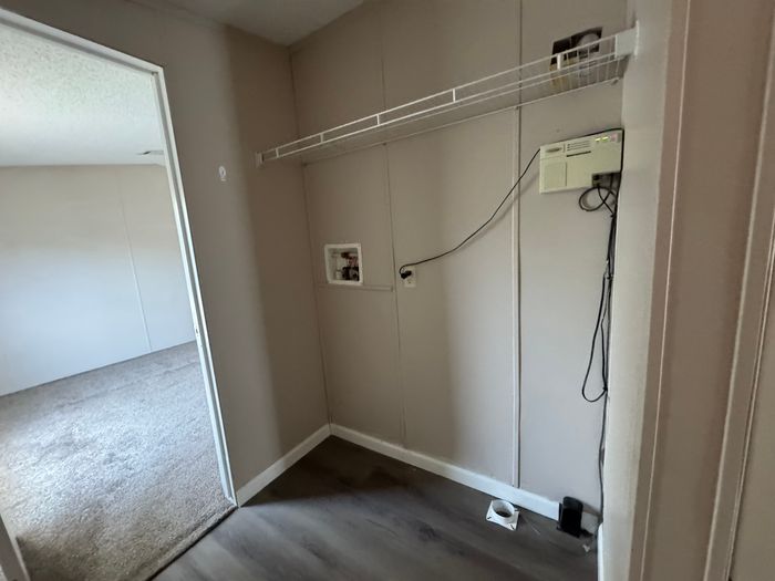 Meadow Acres - Unit 8 - Entryway