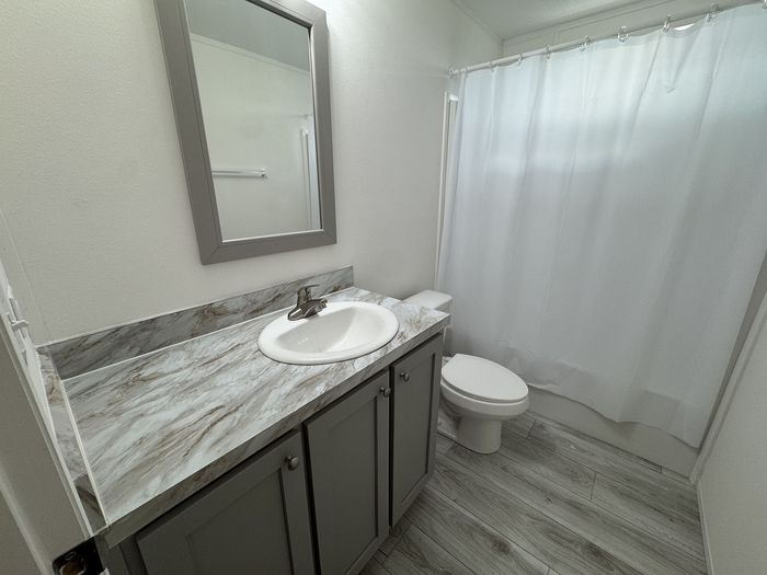 Oak Springs - Unit 21 Col - Bathroom