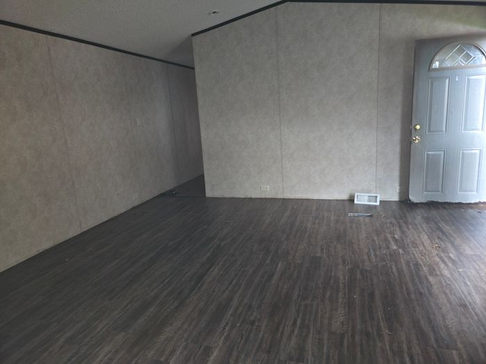 Bluegrass Meadows - Unit D10 - Entryway