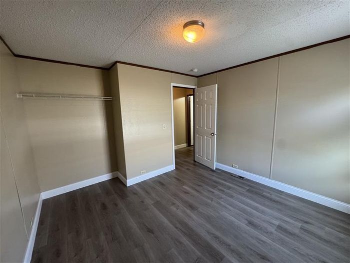 Fort Wayne MHC - Unit 543 - Bedroom