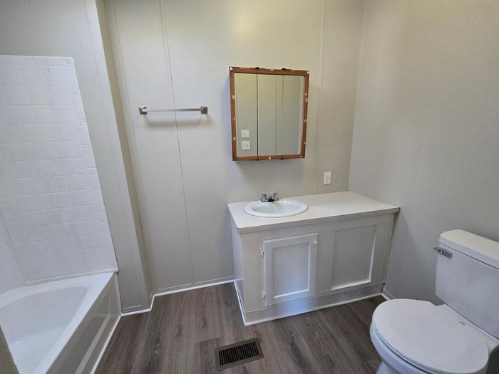 Madison MHC - Unit WS5 - Bathroom
