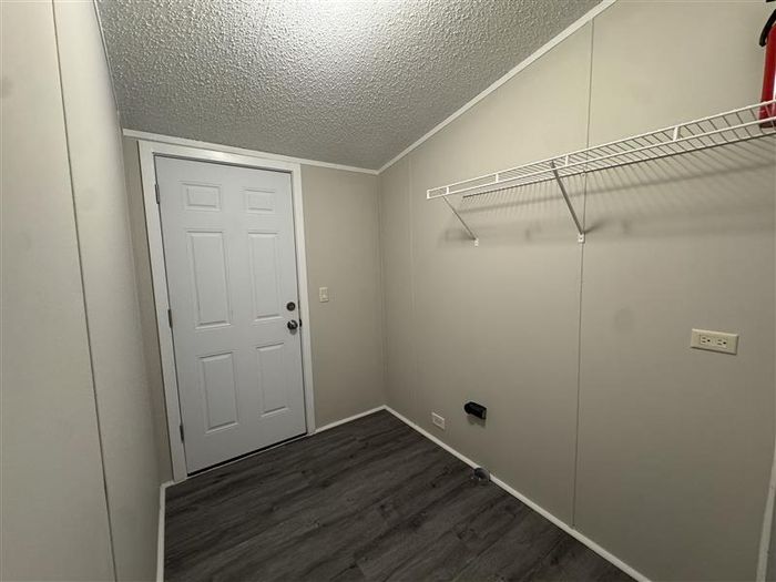 Fort Wayne MHC - Unit 639 - Entryway