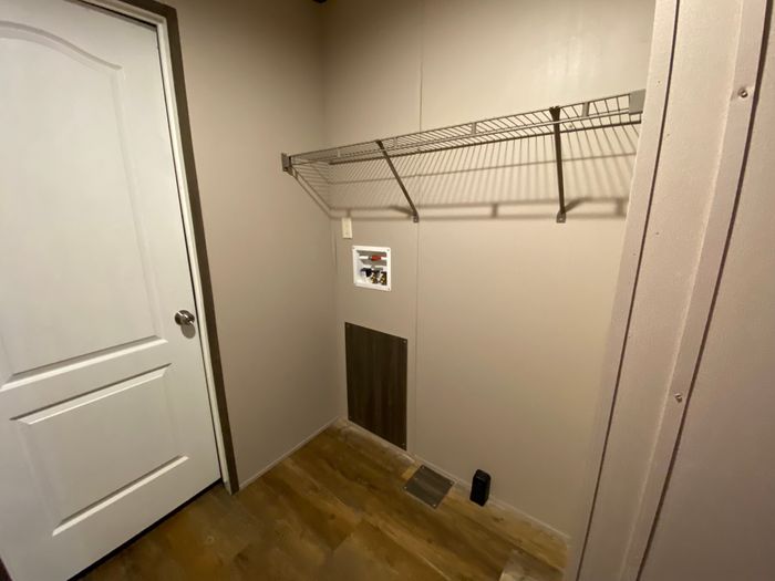 Woodward Estates MHP - Unit 75 - Entryway