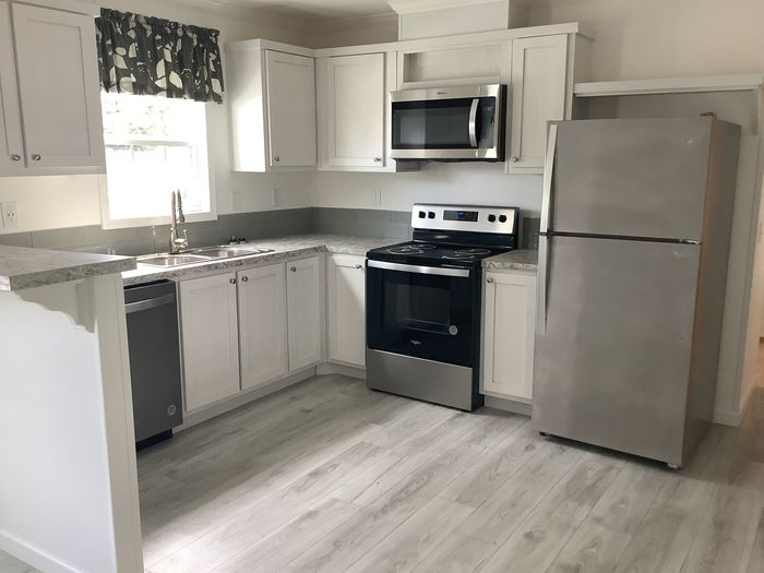 Lakewood Village MHC and RV Resort - Unit 260 - Kitchen