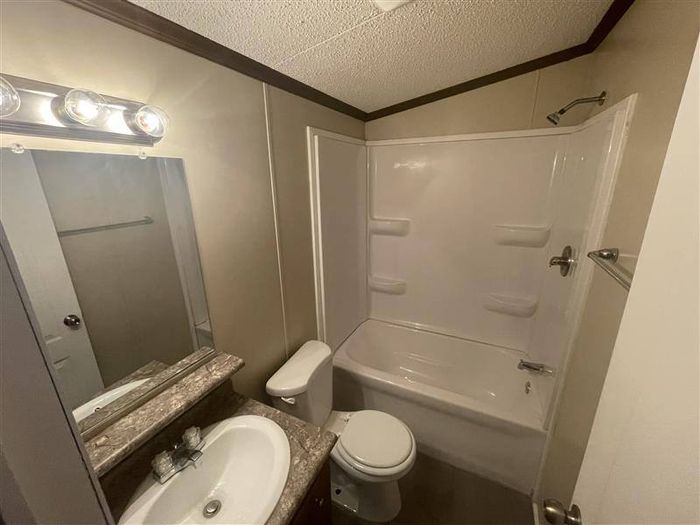 Oakridge MHP OK - Unit 3 - Bathroom