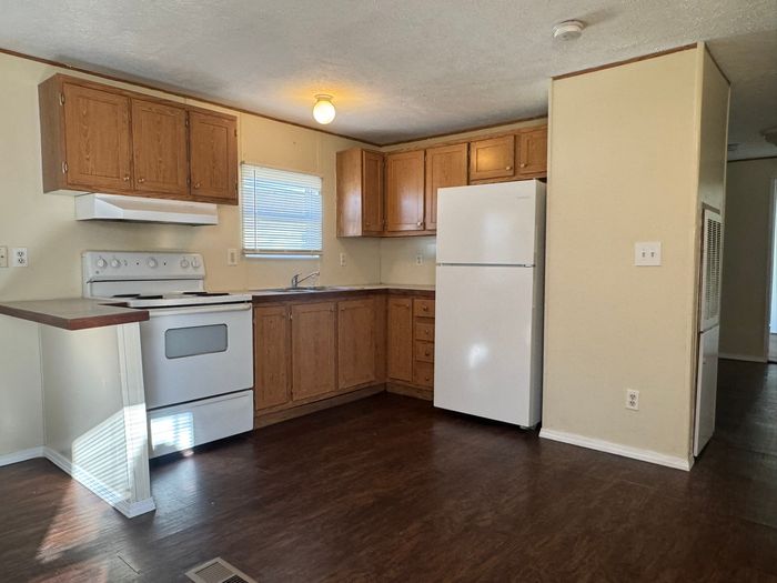 Colonial Gardens KS - Unit 41 - Kitchen