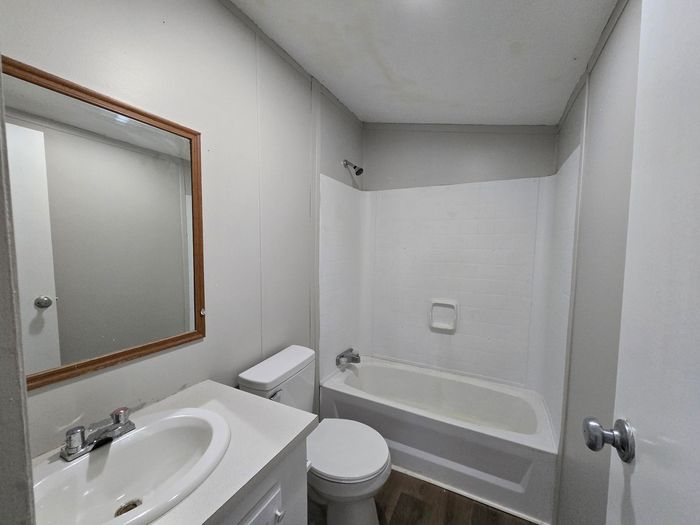 Madison MHC - Unit WS5 - Bathroom