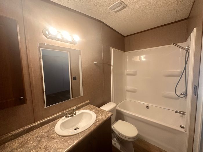 Crestview MHC OK - Unit B818 - Bathroom