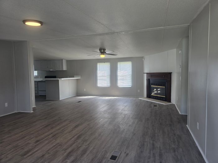 Lafayette Park MHP - Unit 228 - Interior