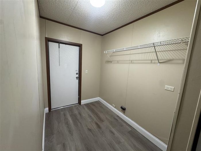 Fort Wayne MHC - Unit 543 - Entryway