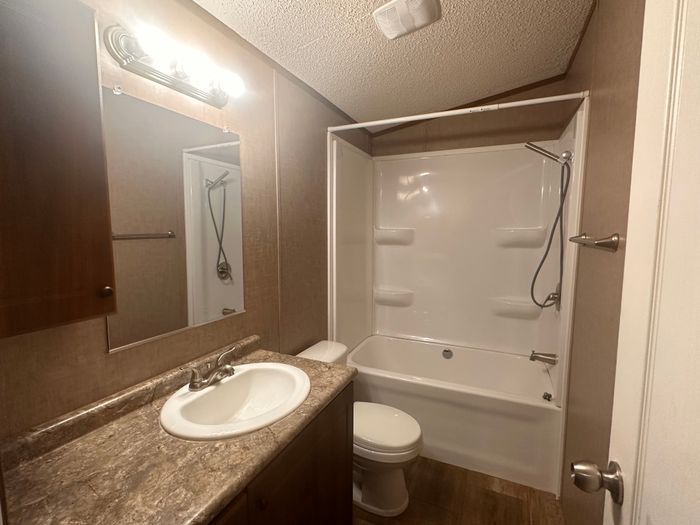 Crestview MHC OK - Unit B818 - Bathroom