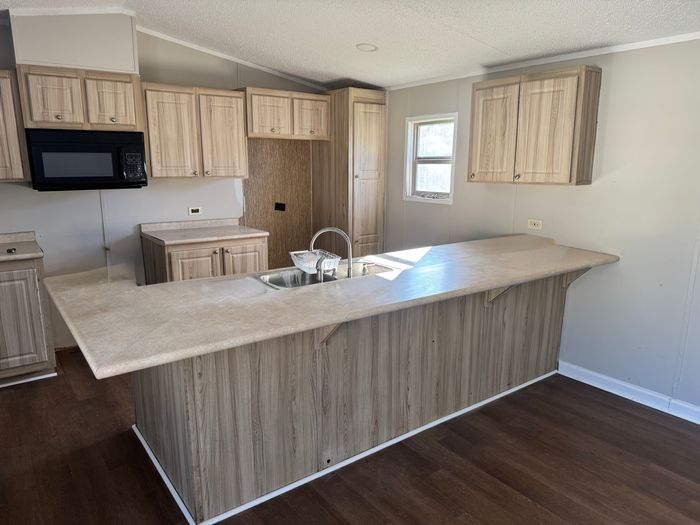 Pineview MHC - Unit 105 - Kitchen