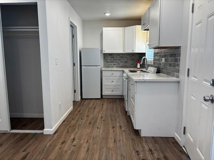Rosehaven Estates & RV Resort - Unit 426 - Kitchen