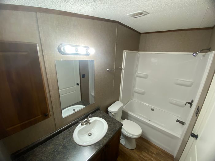 Sunnyvale Estates MHP - Unit 158 - Bathroom