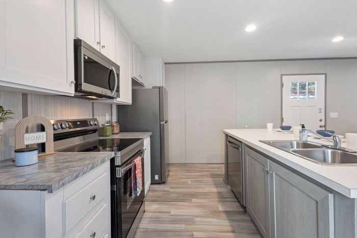 Lakeside NC (GCI) - Unit 3504 - Kitchen