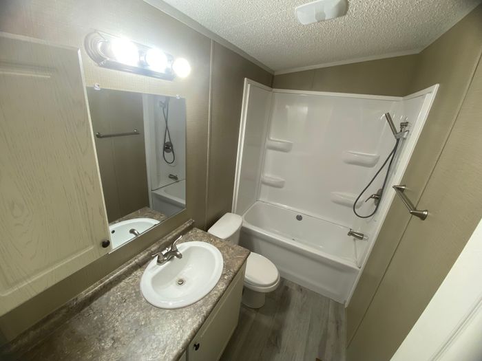 Sunnyvale Estates MHP - Unit 122 - Bathroom