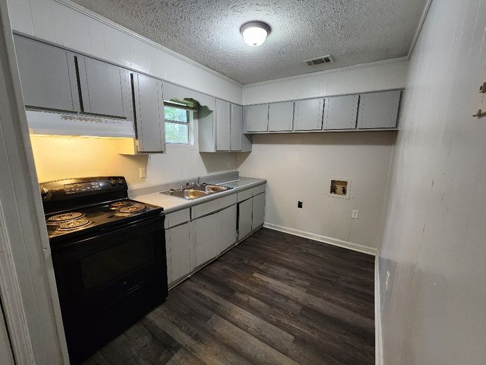Eagles MHP - Unit 506 - Kitchen