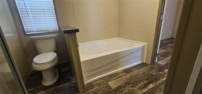 Sunnyvale Estates MHP - Unit 61 - Bathroom