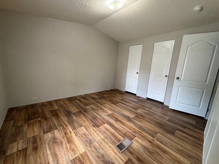 Bluegrass Meadows - Unit A25 - Bedroom