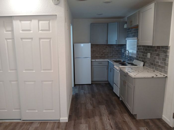 Rosehaven Estates & RV Resort - Unit 411 - Kitchen