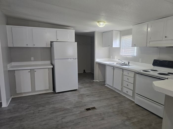 Lafayette Park MHP - Unit 228 - Kitchen