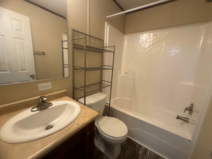 The Orchards/Paradise - Unit 107 - Bathroom