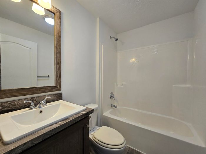 Madison MHC - Unit CV18 - Bathroom