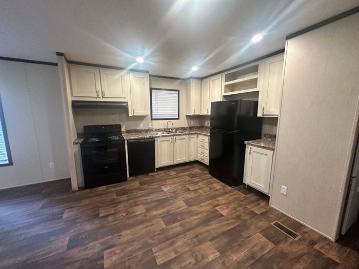 Rolling Hills MHP - Unit 40 - Kitchen