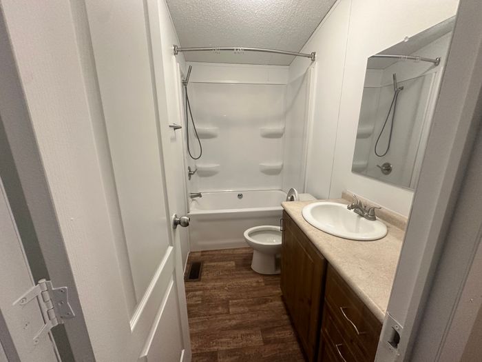 Rolling Hills MHP - Unit 20 - Bathroom
