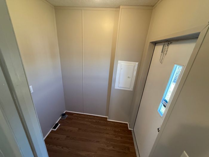 Dry Creek - Unit 110 - Entryway