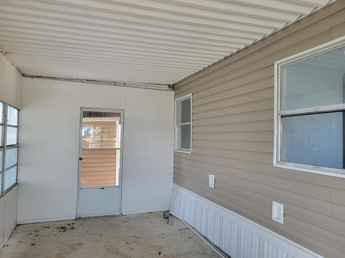 May Manor MHP - Unit Carl 304 - Entryway