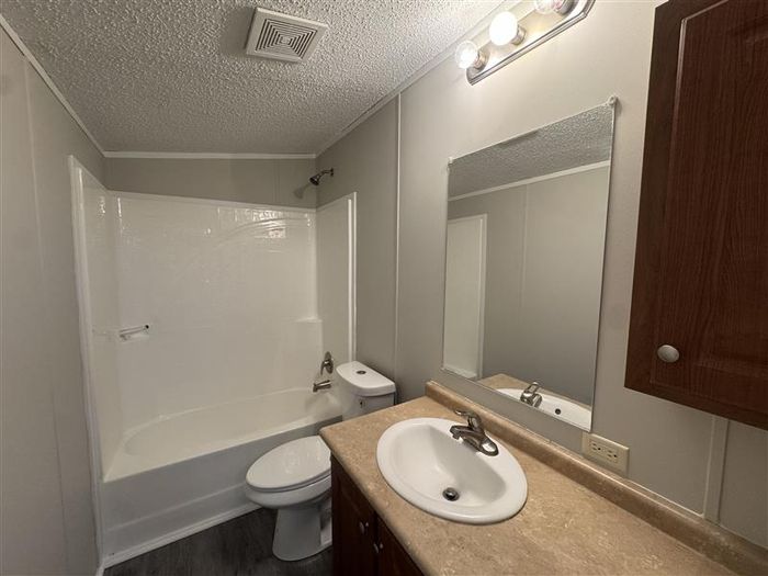 Fort Wayne MHC - Unit 639 - Bathroom