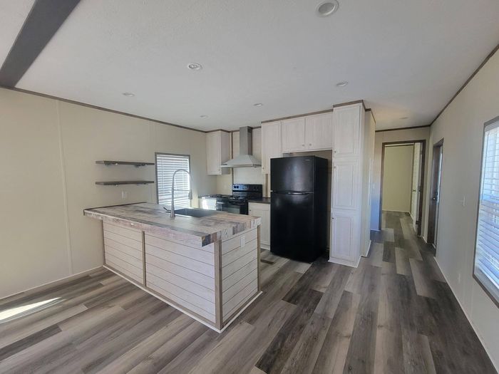 Shade Tree - Unit 20 - Interior