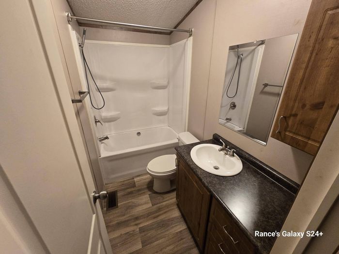 Rolling Hills MHP - Unit 71 - Bathroom