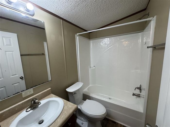 Fort Wayne MHC - Unit 847 - Bathroom