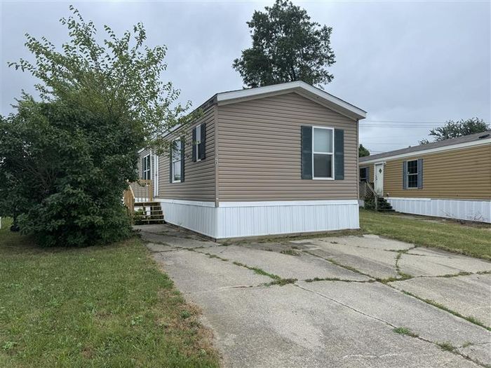 Fort Wayne MHC - Unit 928 - Exterior, Street View