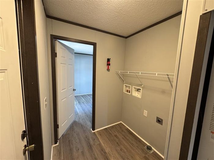 Fort Wayne MHC - Unit 401 - Entryway