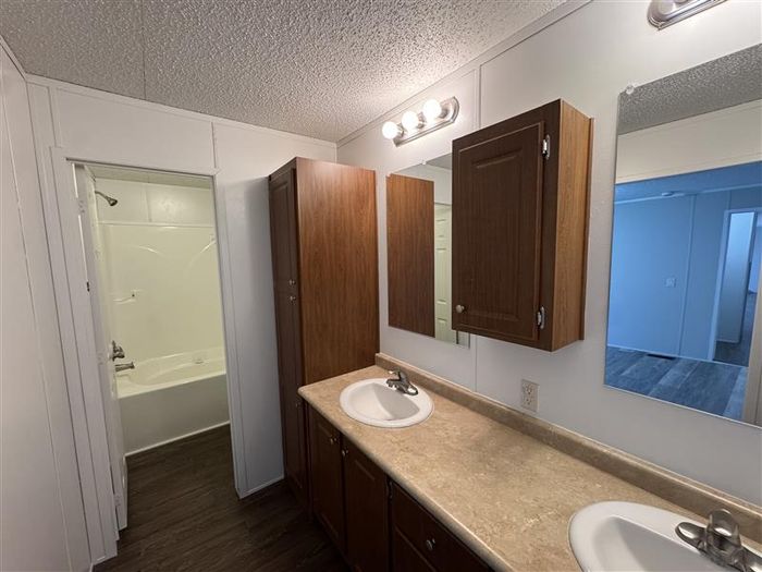 Fort Wayne MHC - Unit 620 - Bathroom
