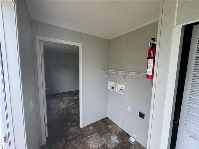 Fort Wayne MHC - Unit 112 - Entryway