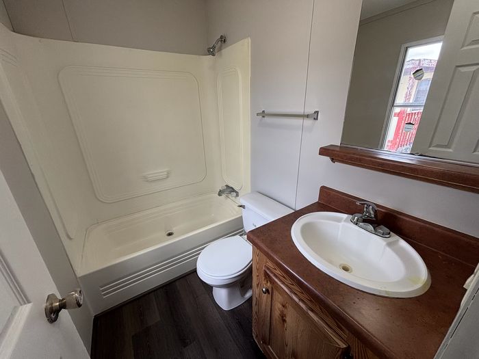 Colonial Gardens KS - Unit 35 - Bathroom