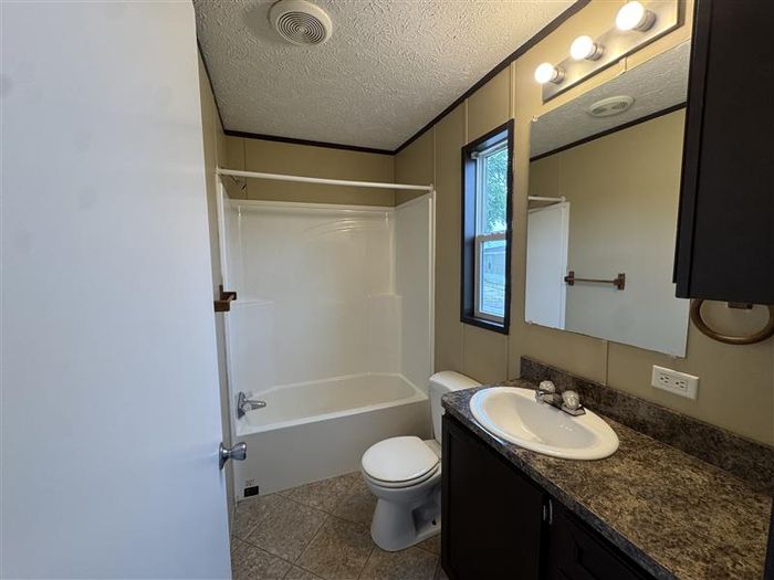 Fort Wayne MHC - Unit 935 - Bathroom