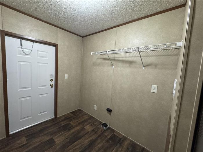 Fort Wayne MHC - Unit 321 - Entryway