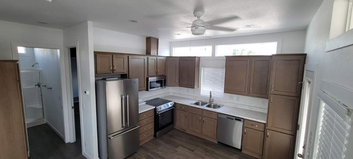 Springhaven RV Resort - Unit B42 - Kitchen